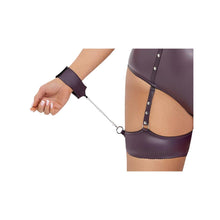 Lade das Bild in den Galerie-Viewer, Stringbody XL-3XL mit soften Bein- und Handfesseln &quot;Leya&quot;
